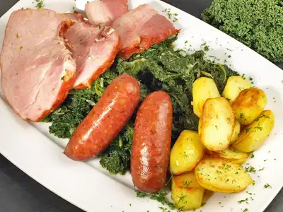 Foto: Grünkohlgericht mit Kochwurst und Kasseler