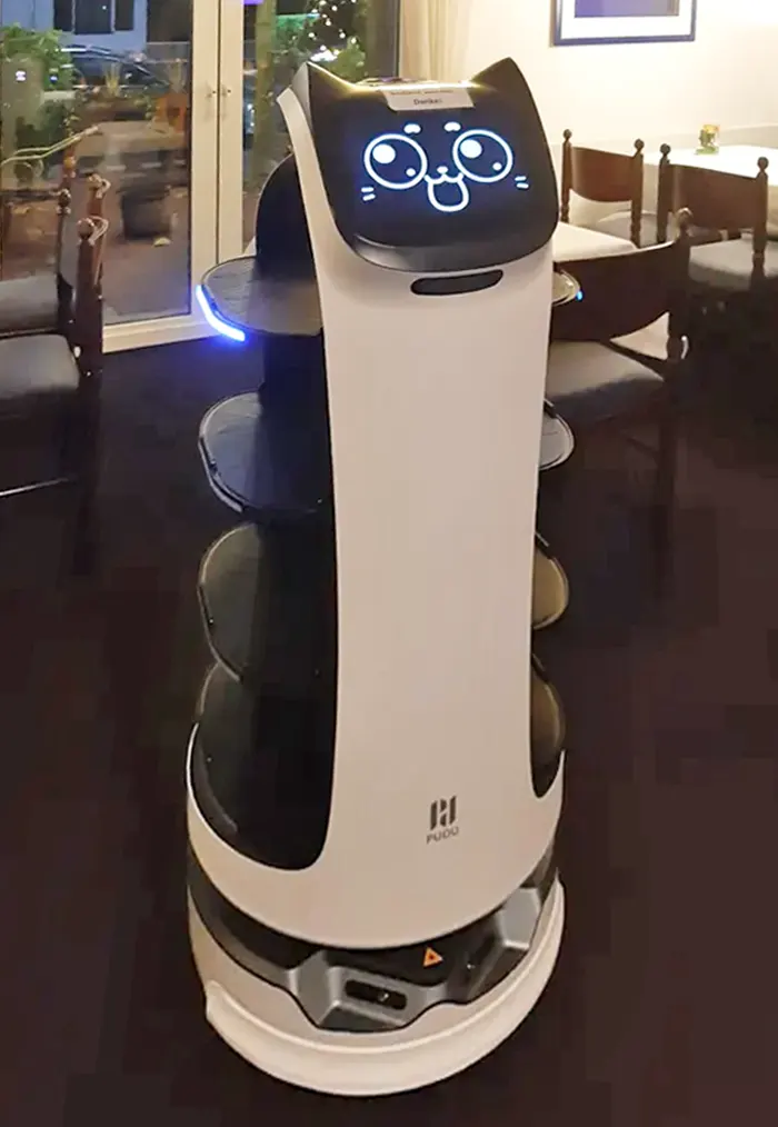 Neue Servicekraft "Bella" Neue Servicekraft "Bella"